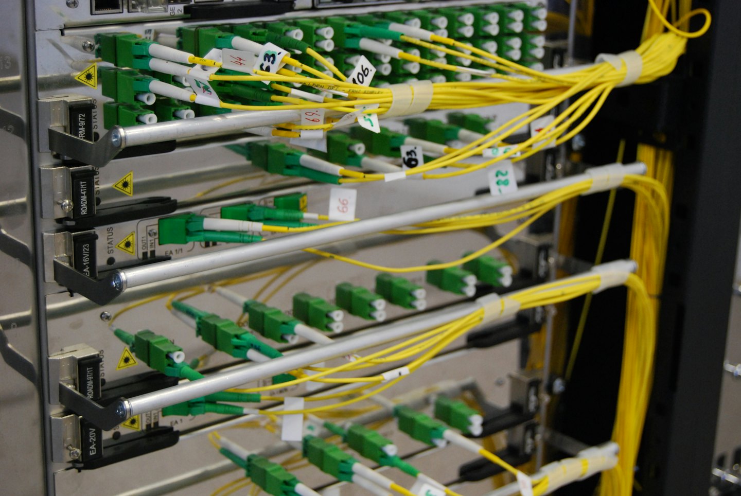 Infraestrutura de rede industrial e fibra óptica